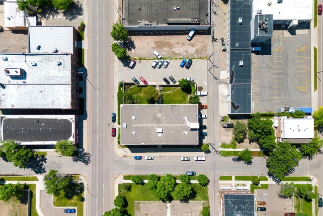 Building Photo - 925 1st Ave N