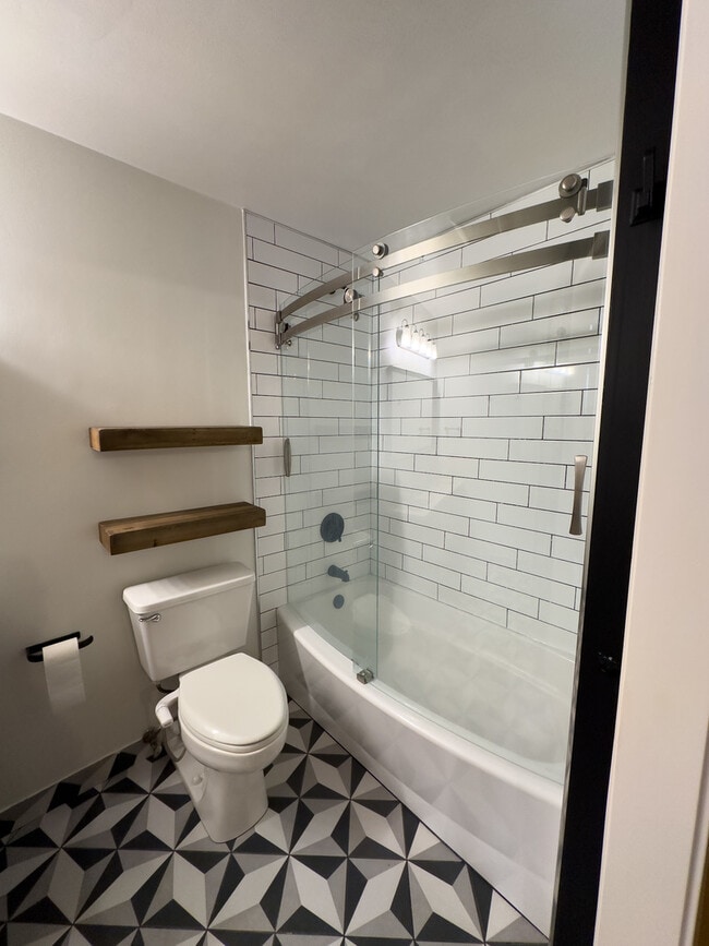 Building Photo - 701 W Jackson Blvd