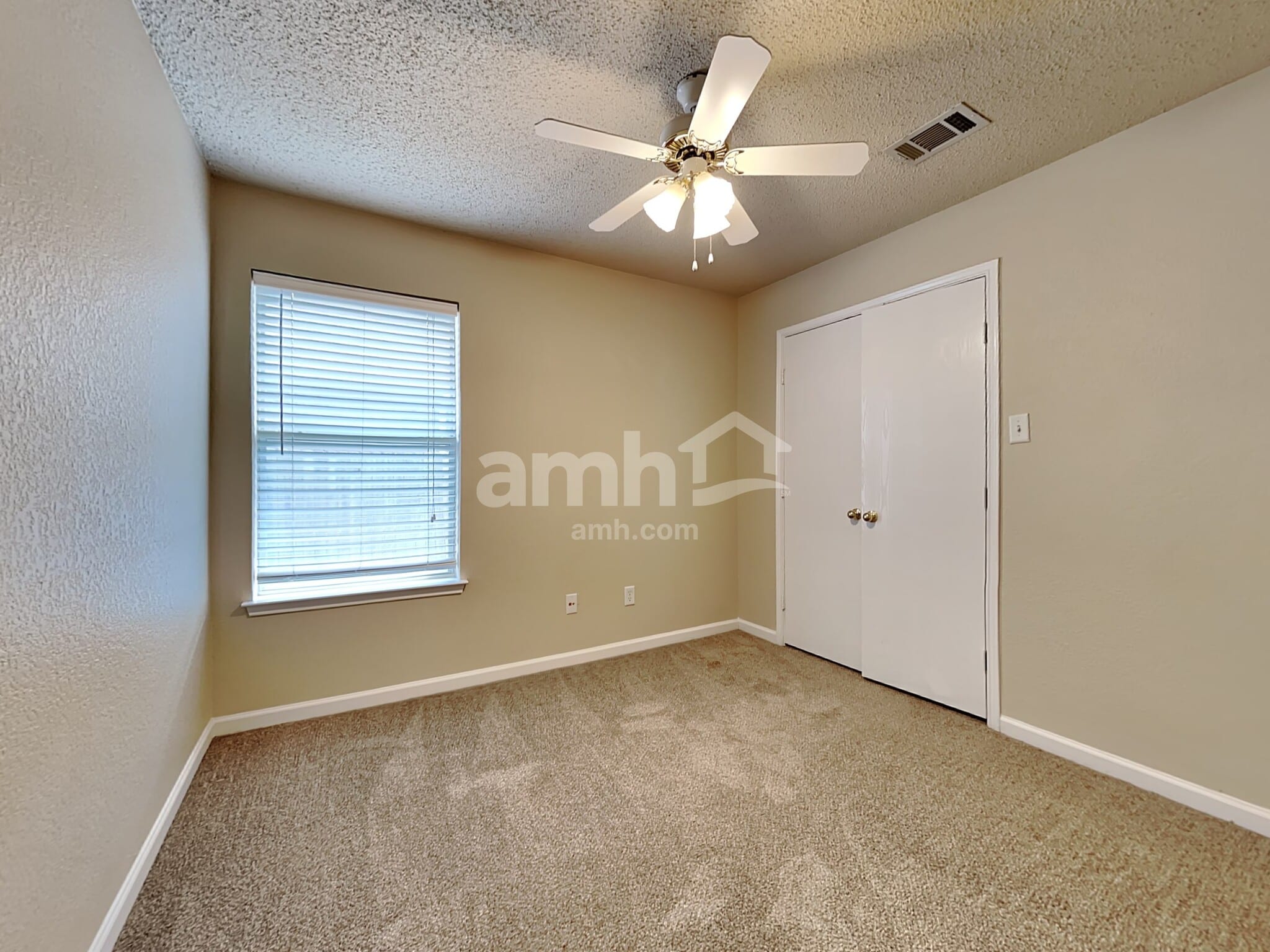Building Photo - 955 Aaron Dr