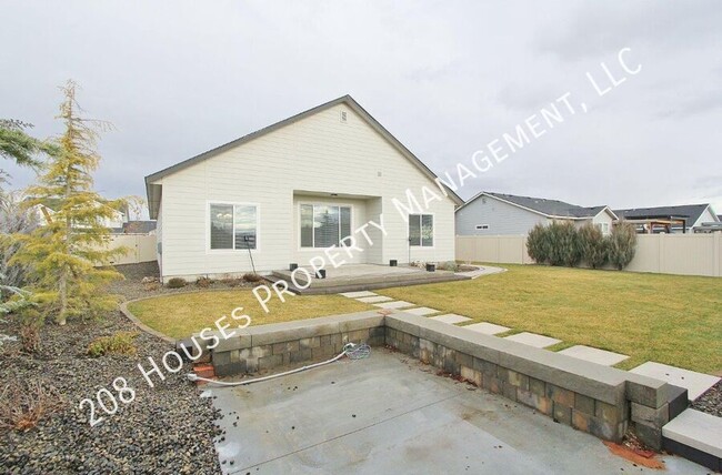 Building Photo - Immaculate Single Level w/UBR Home