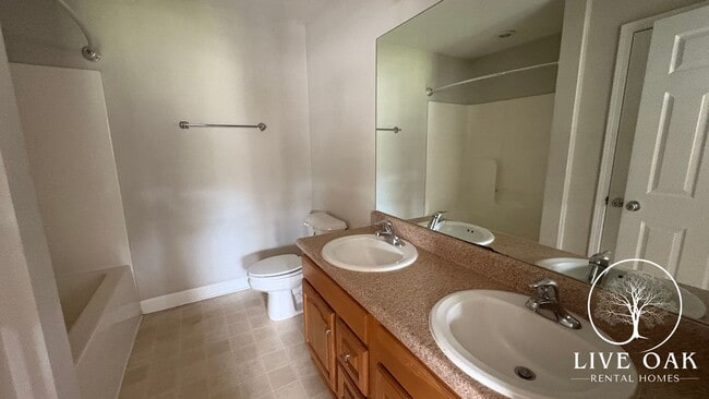 Building Photo - SUMMER MOVE-IN SPECIAL: $500 OFF 1st MONTH...