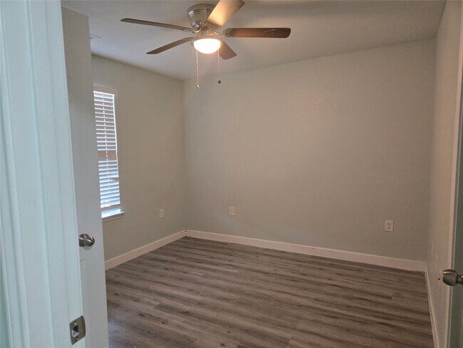 Building Photo - 22061 Russell Dr