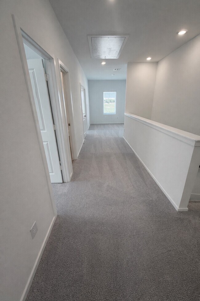 Building Photo - 2211 Salinas Dr