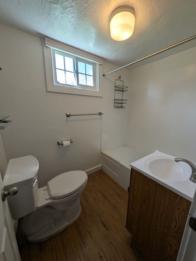 Building Photo - AAJ903