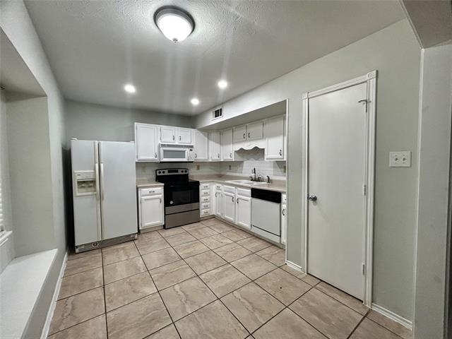 Building Photo - 4205 Greencrest Dr