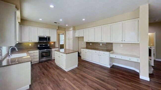 Building Photo - Welcome to your next dream home in Corona!