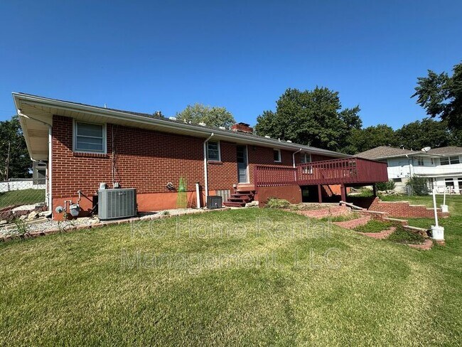 Building Photo - 4901 N Flora Ave