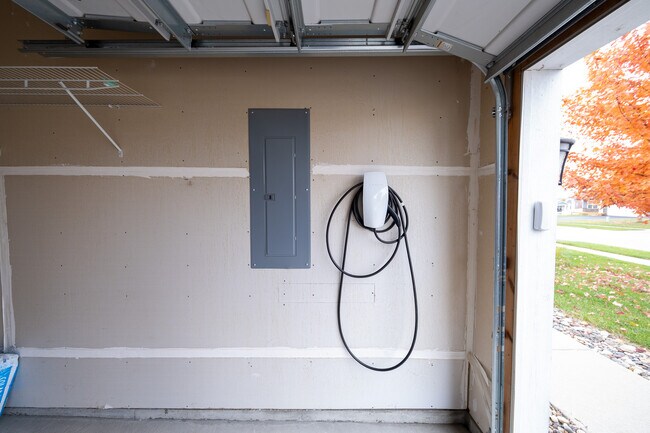 Building Photo - 15141 Emory Cir