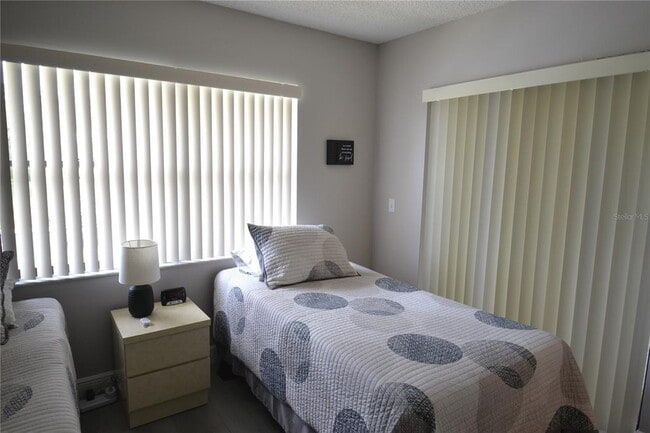 Building Photo - 284 Woodlake Wynde