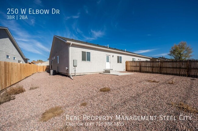 Building Photo - Gorgeous 3 Bedroom Home in Pueblo West