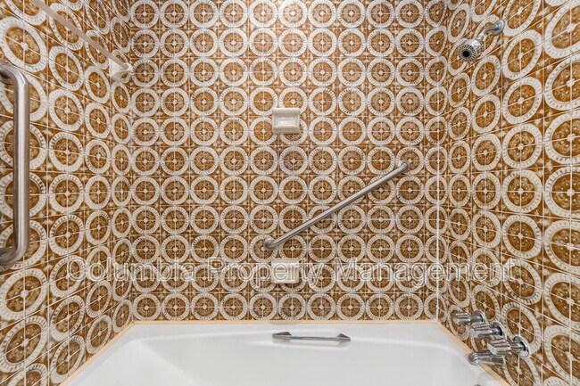 Building Photo - 127 11th St NE