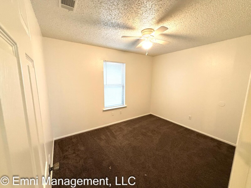 Building Photo - 2706 Jade Rd