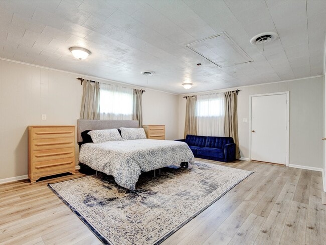 Building Photo - 3524 Corto Ave