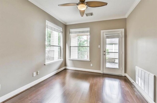 Building Photo - 415 Asbury St