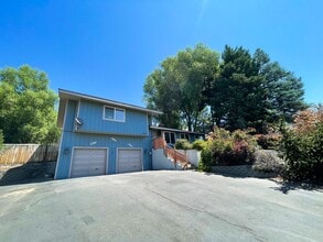 Building Photo - 3 Bedroom, 2 bath Spacious home in Moyina ...