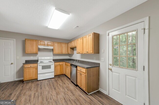 Building Photo - 45 Mineral Springs Ln