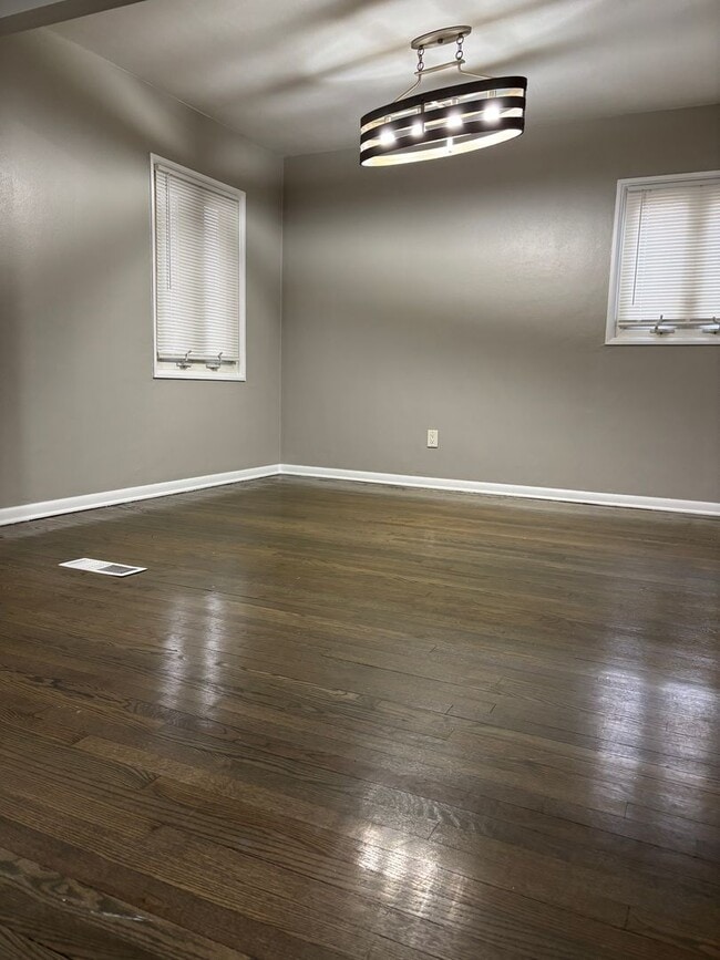 Building Photo - Spacious 3-Bedroom 2 Bath Home in Gary