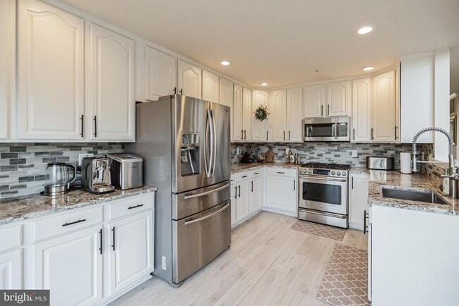 Building Photo - 1855 Creekview Ln