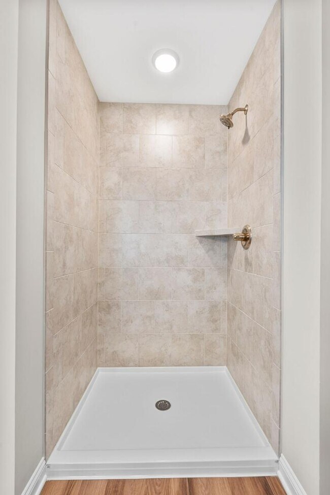 Building Photo - 453 Friendly Ave