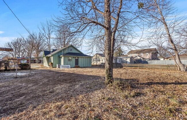 Building Photo - 117 S Vann St