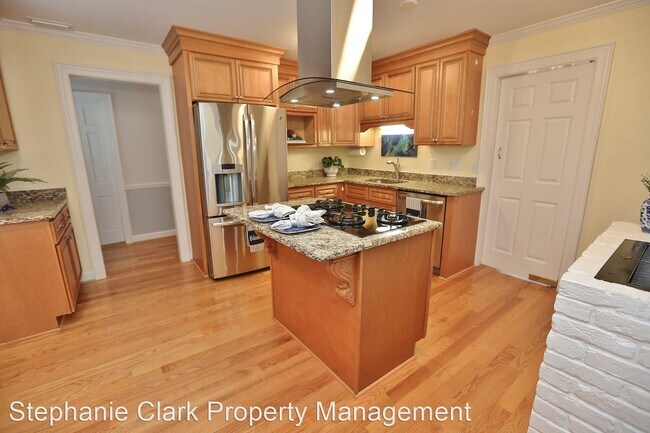 Building Photo - 4 br, 2.5 bath House - 484 Goodspeed Road
