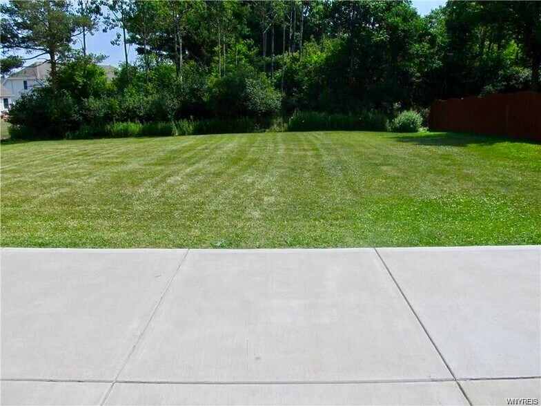 Building Photo - 4698 Brompton Dr
