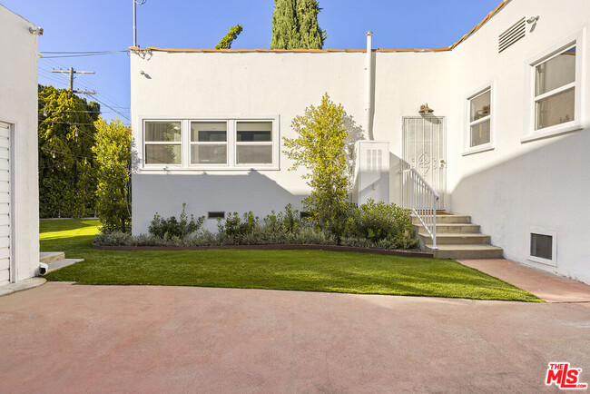 Building Photo - 409 N Kilkea Dr