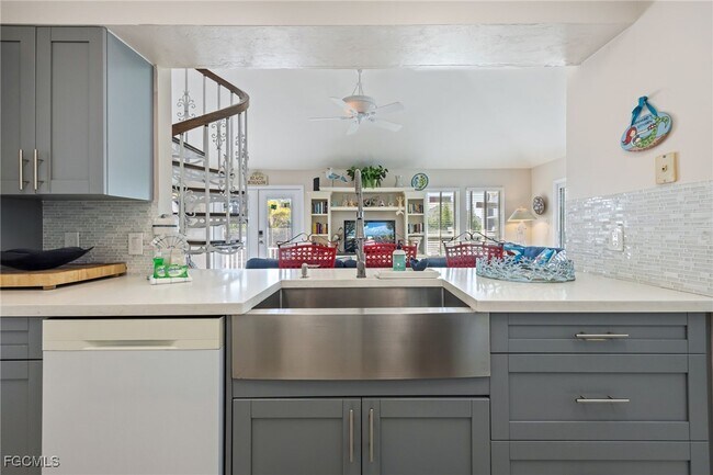 Building Photo - 424 Lagoon Dr