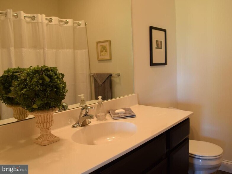 Building Photo - 690 Whitetail Dr