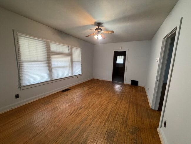 Building Photo - 208 Stroup-