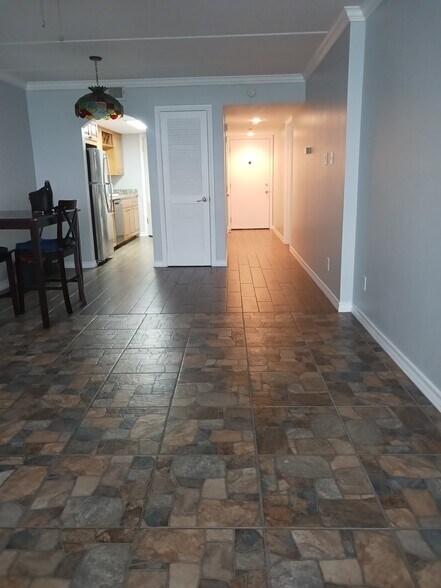 Building Photo - 4334 Ocean Dr