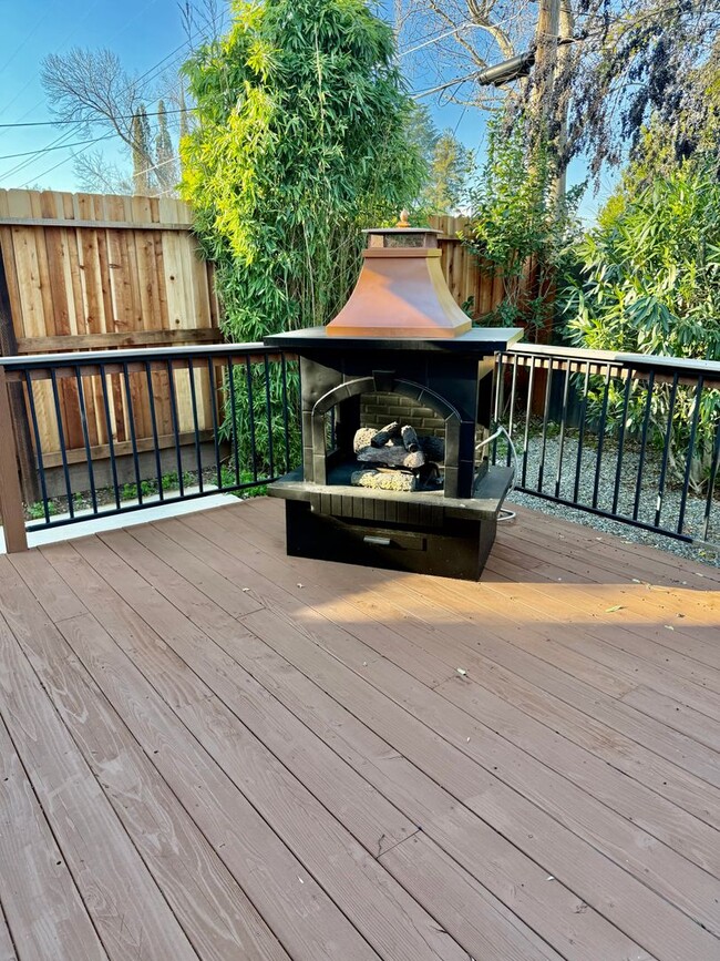 Building Photo - Beautiful Fair Oaks home