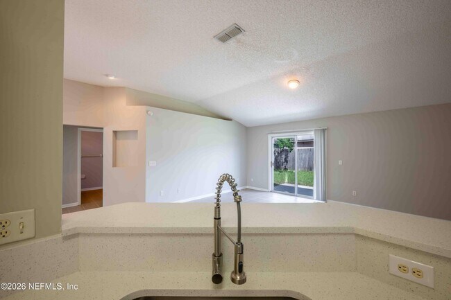 Building Photo - 570 Manship Dr