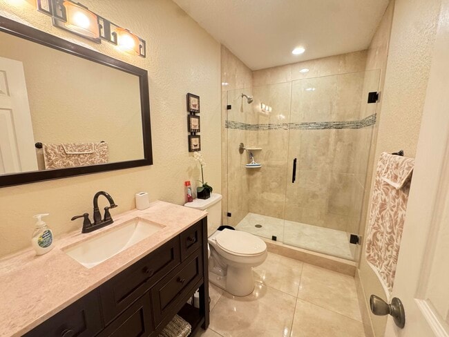 Building Photo - 512 High Point Dr