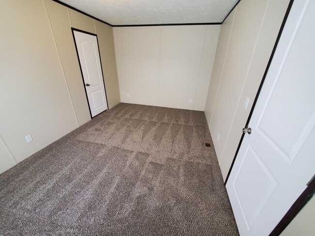 Building Photo - 2 Meadowlark Dr