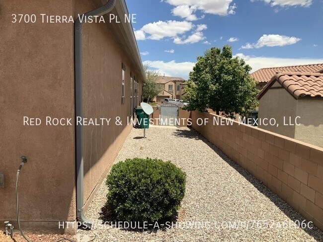 Building Photo - 3700 Tierra Vista Pl NE
