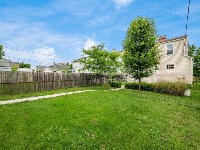 Building Photo - 669 Sheldon Ave