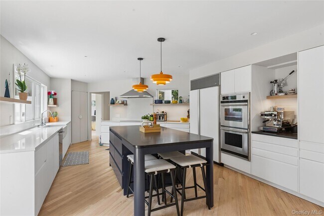 Building Photo - 2 Acorn Path