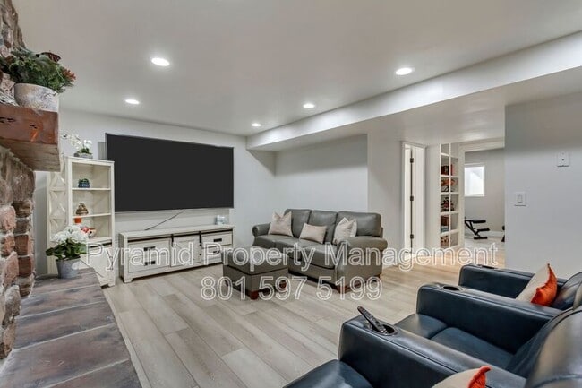 Building Photo - 10971 Cindy Cir