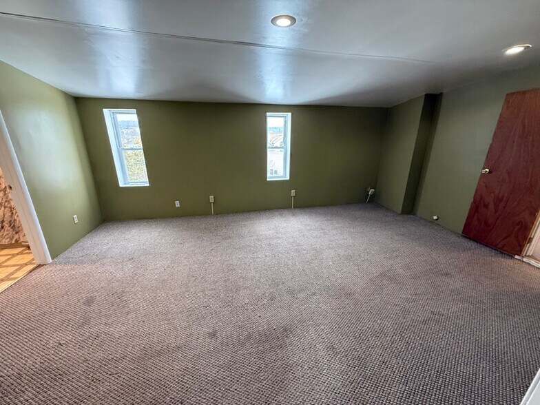 Building Photo - 823 PA-307