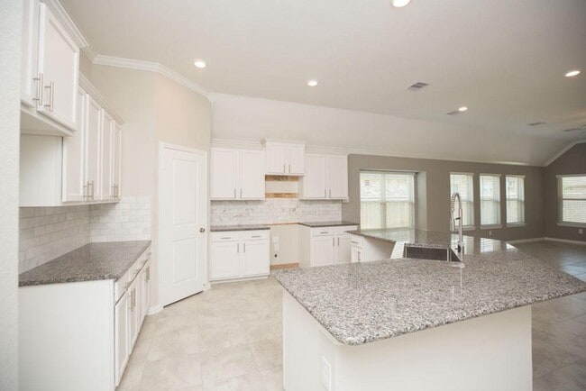 Building Photo - 15810 Vanderpool River Dr