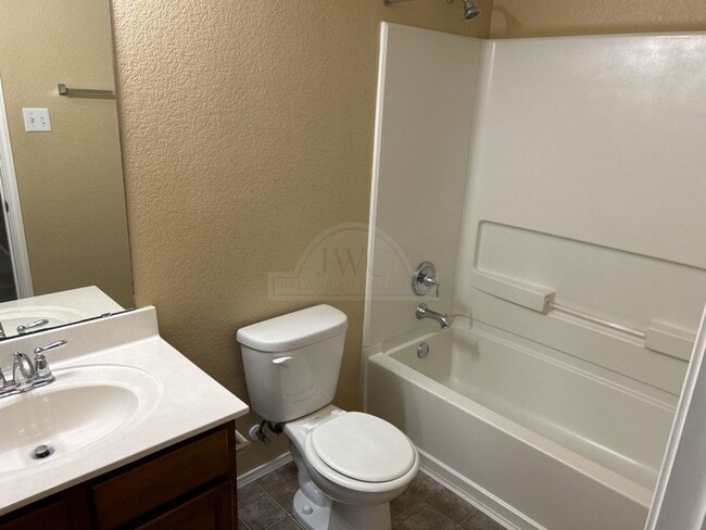Building Photo - 204 W Gemini Ln