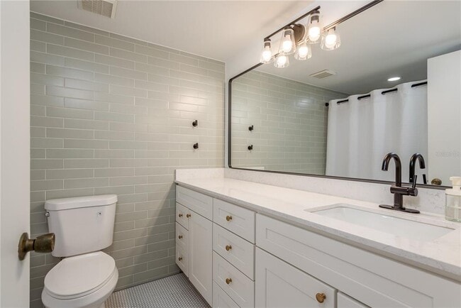 Building Photo - 320 ISLAND Way