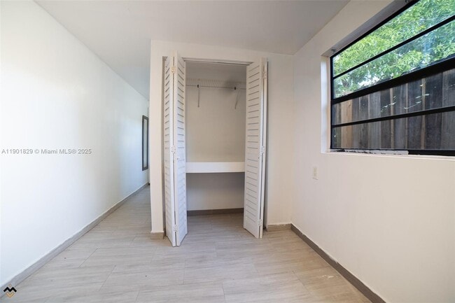 Building Photo - 12615 E Randall Park Dr