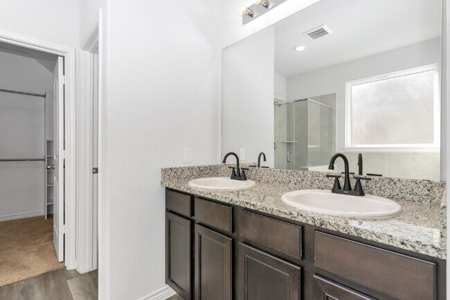 Building Photo - Modern 4 Bdrm Fort Worth Home for Rent- Zip Code 76123 | Built 2021 | Crowley ISD | $3,450/mo, Sp...