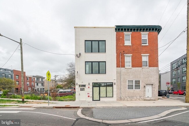 Building Photo - 2330 Frankford Ave