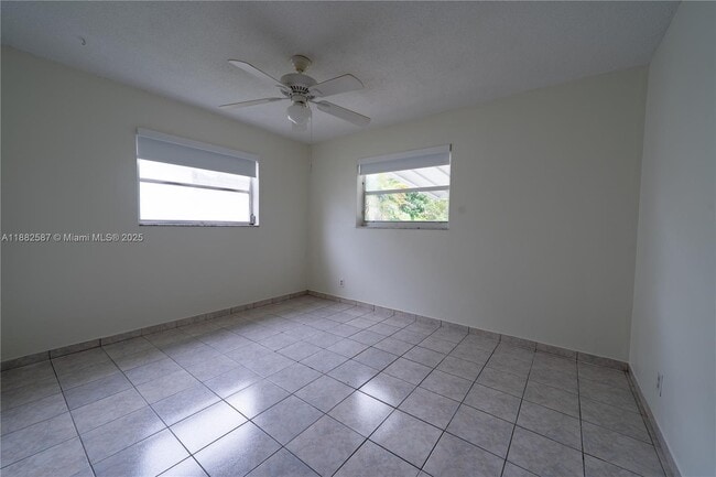 Building Photo - 2702 NW 51st Pl