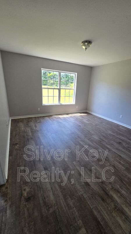 Building Photo - 236 Willow Creek Drive