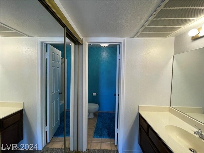 Building Photo - 687 Marina Dr