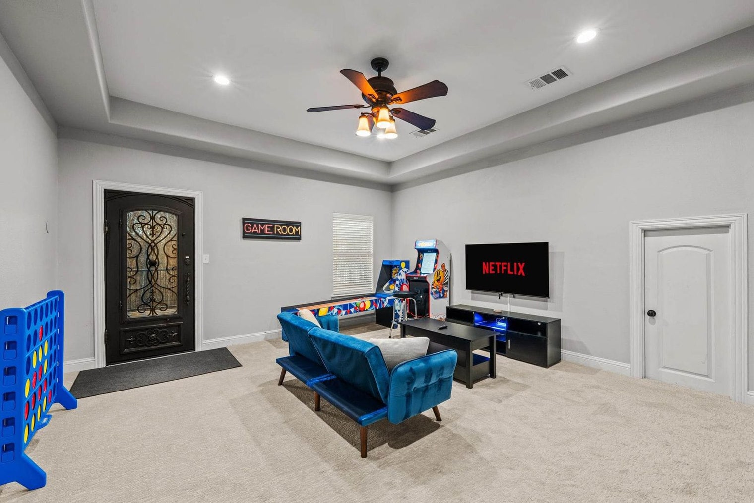 Building Photo - 200 Cove Dr